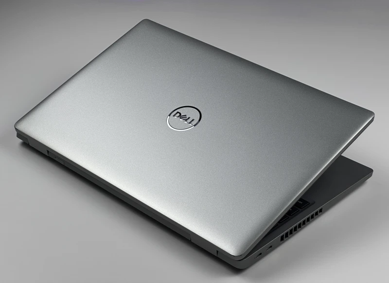 Dell Latitude 5520 i5-1135G7, 15.6" FHD, modem LTE. Biznesowy laptop z Intel Iris Xe i portami Thunderbolt 4 do wygodnej pracy mobilnej.