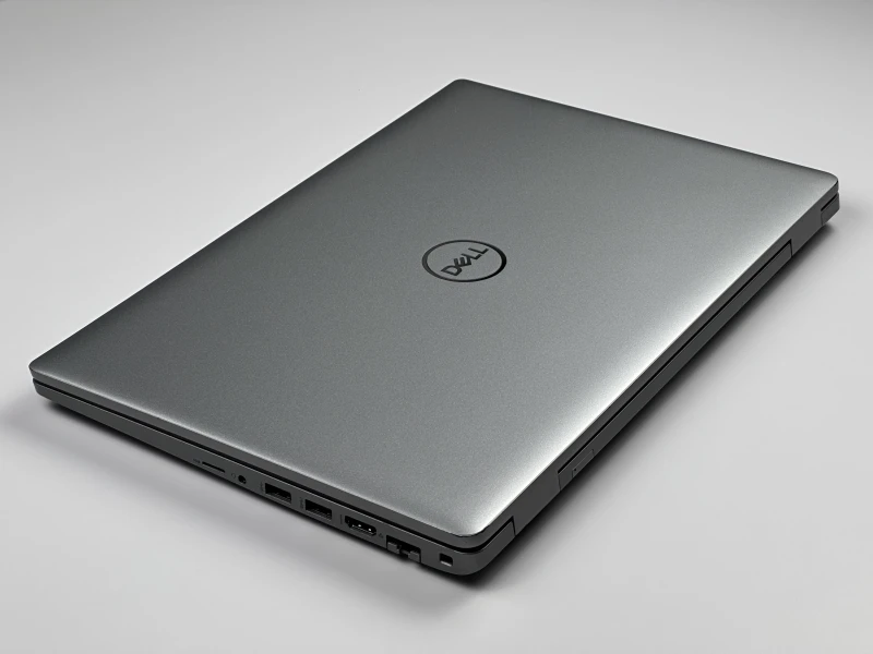 Dell Latitude 5520 i5-1135G7, 15.6" FHD, modem LTE. Biznesowy laptop z Intel Iris Xe i portami Thunderbolt 4 do wygodnej pracy mobilnej.
