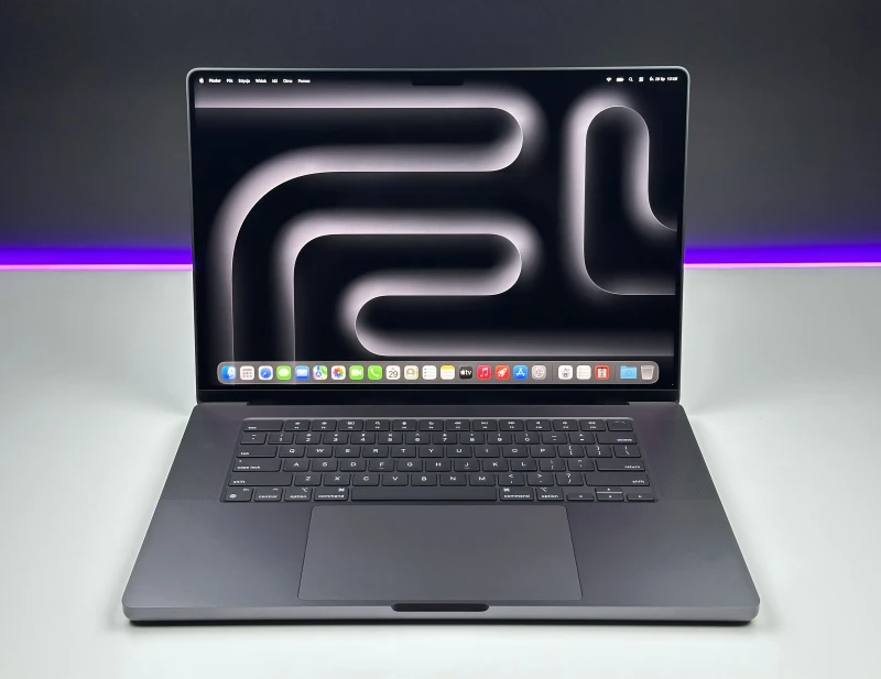 MacBook Pro 16 A3403 Space Black z M4 Pro, 48GB RAM i 1TB SSD. Ekran XDR 120Hz oraz Thunderbolt 5 dla pracy bez kompromisów.