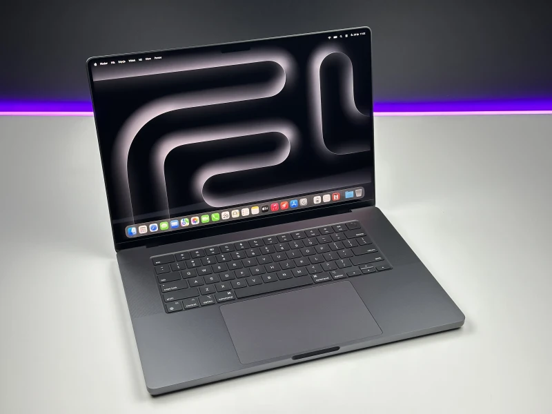 MacBook Pro 16 A3403 Space Black z M4 Pro, 48GB RAM i 1TB SSD. Ekran XDR 120Hz oraz Thunderbolt 5 dla pracy bez kompromisów.