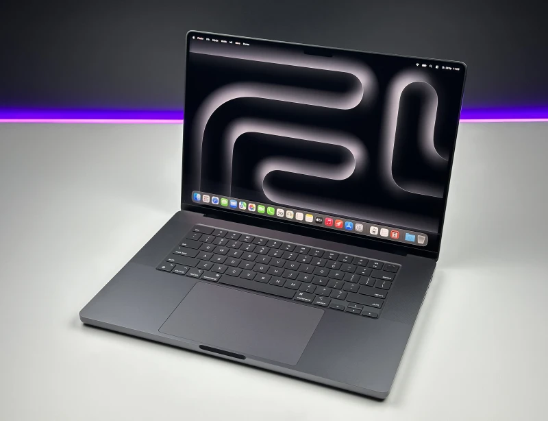 MacBook Pro 16 A3403 Space Black z M4 Pro, 48GB RAM i 1TB SSD. Ekran XDR 120Hz oraz Thunderbolt 5 dla pracy bez kompromisów.