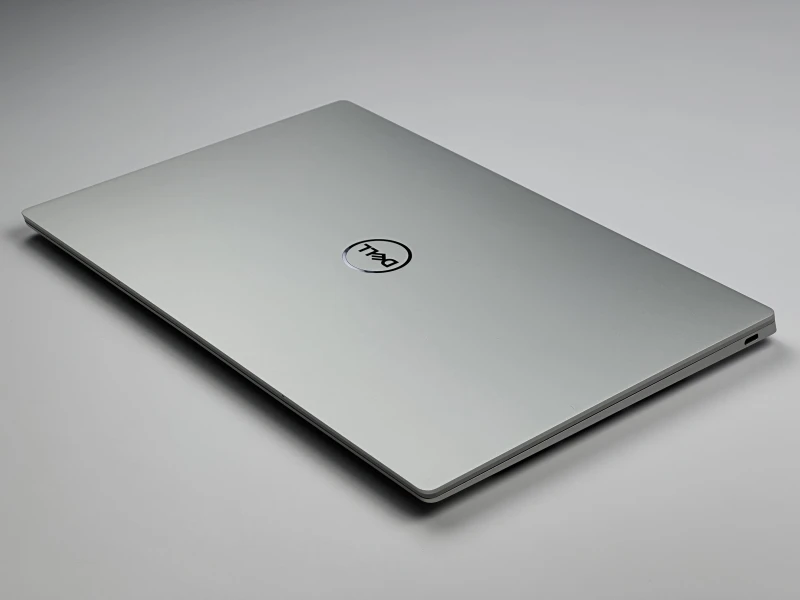 Laptop Dell XPS 13 9350 z Ultra 7 258V, 32GB RAM i dotykowym ekranem 13.4" 3K OLED. Laptop premium z Intel Arc i lekką konstrukcją.