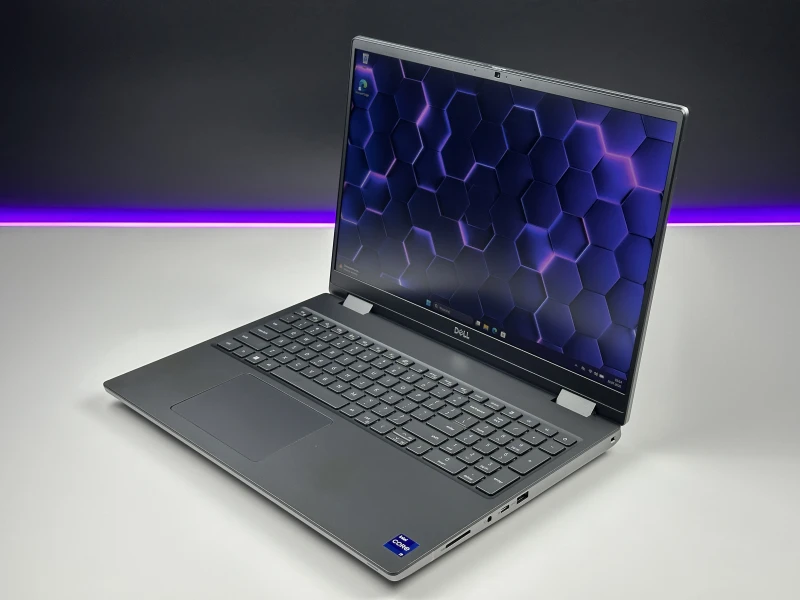 Dell Precision 7680 z i9-13950HX, 64GB ram  i ekranem 16". Mobilna stacja robocza z Thunderbolt 4 i konstrukcją stworzoną do wymagających projektów.