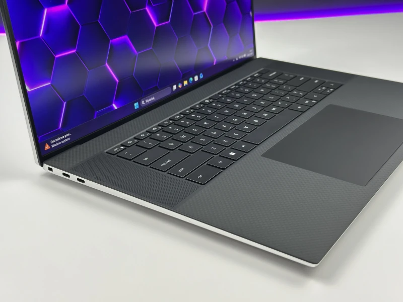 Laptop Dell XPS 17 9720 z i7-12700H, RTX 3060 (6GB) i ekranem 17" FHD+. Smukły laptop premium z klawiaturą US i portami Thunderbolt 4.