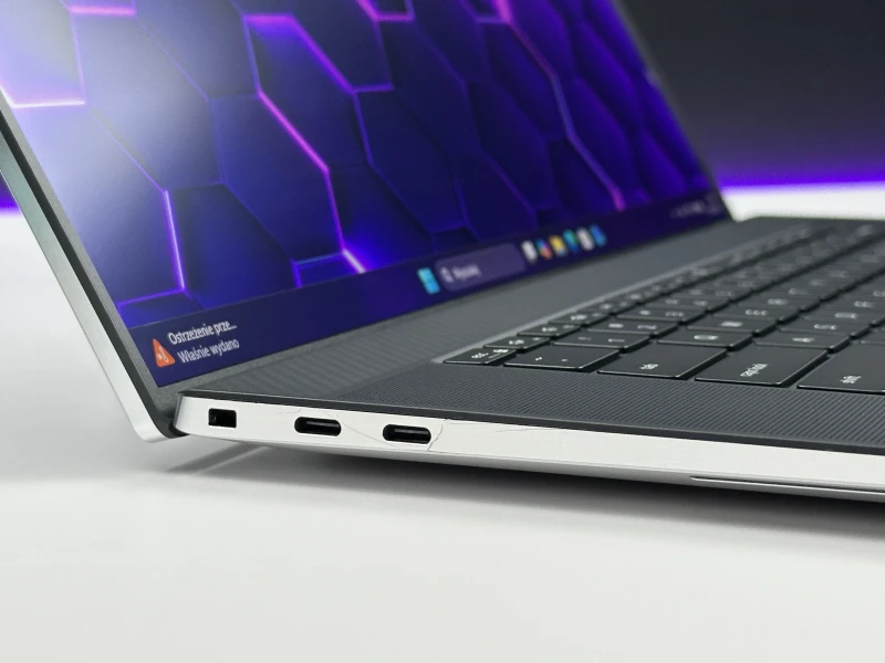 Laptop Dell XPS 17 9720 z i7-12700H, RTX 3060 (6GB) i ekranem 17" FHD+. Smukły laptop premium z klawiaturą US i portami Thunderbolt 4.