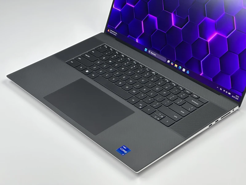Laptop Dell XPS 17 9720 z i7-12700H, RTX 3060 (6GB) i ekranem 17" FHD+. Smukły laptop premium z klawiaturą US i portami Thunderbolt 4.