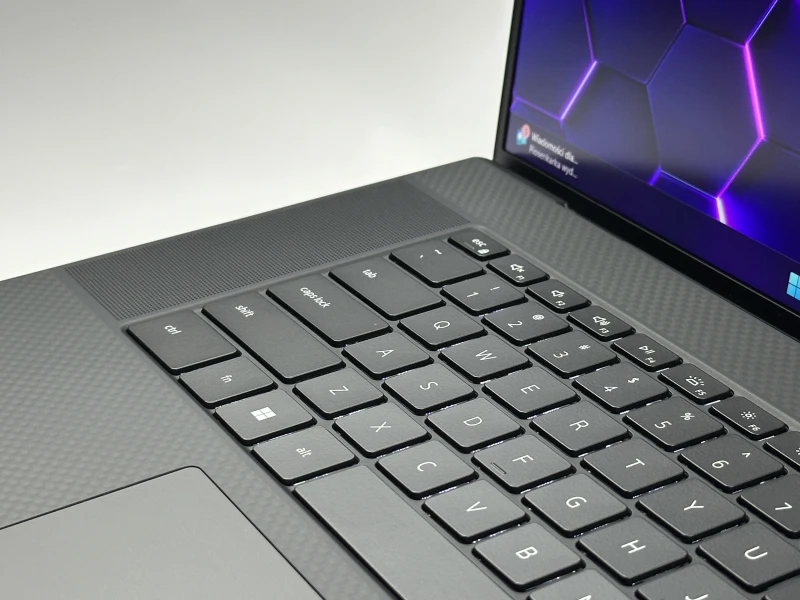 Laptop Dell XPS 17 9720 z i7-12700H, RTX 3060 (6GB) i ekranem 17" FHD+. Smukły laptop premium z klawiaturą US i portami Thunderbolt 4.