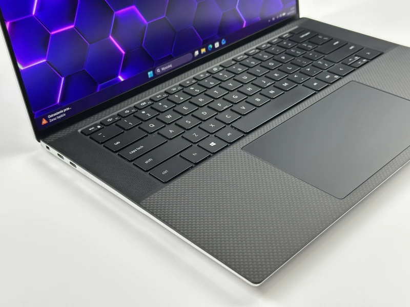 Dell XPS 15 9510 - i7-11800H, 15.6" FHD+, RTX 3050 Ti i klawiatura US. Laptop premium w aluminiowej obudowie do pracy kreatywnej i multimediów.