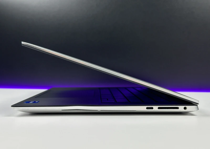 Dell XPS 15 9510 - i7-11800H, 15.6" FHD+, RTX 3050 Ti i klawiatura US. Laptop premium w aluminiowej obudowie do pracy kreatywnej i multimediów.