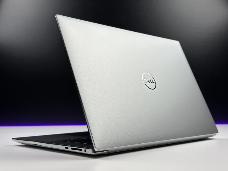 Dell XPS 15 9510 - i7-11800H, 15.6" FHD+, RTX 3050 Ti i klawiatura US. Laptop premium w aluminiowej obudowie do pracy kreatywnej i multimediów.