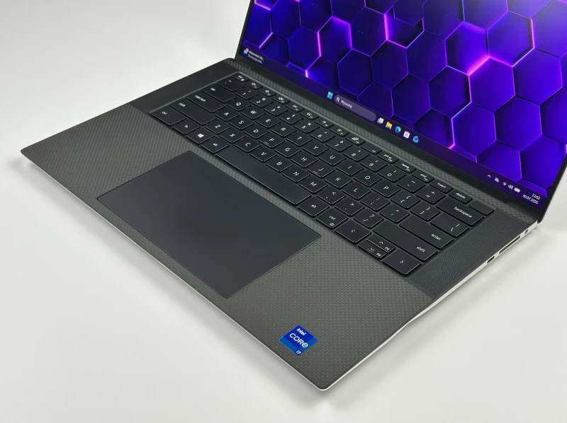 Dell XPS 15 9510 - i7-11800H, 15.6" FHD+, RTX 3050 Ti i klawiatura US. Laptop premium w aluminiowej obudowie do pracy kreatywnej i multimediów.
