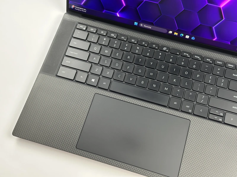 Dell XPS 15 9510 - i7-11800H, 15.6" FHD+, RTX 3050 Ti i klawiatura US. Laptop premium w aluminiowej obudowie do pracy kreatywnej i multimediów.