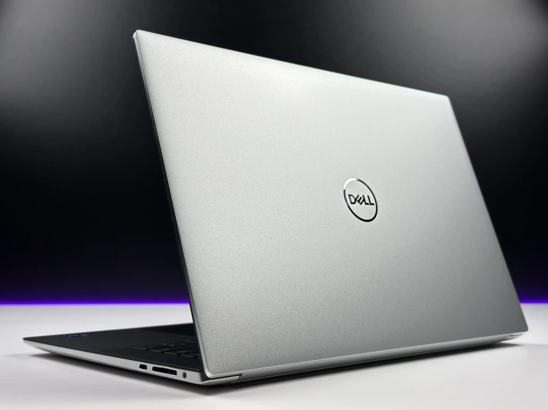 Dell XPS 15 9510 - i7-11800H, 15.6" FHD+, RTX 3050 Ti i klawiatura US. Laptop premium w aluminiowej obudowie do pracy kreatywnej i multimediów.