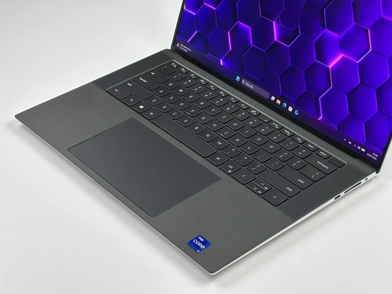 Dell XPS 15 9510 - i7-11800H, 15.6" FHD+, RTX 3050 Ti i klawiatura US. Laptop premium w aluminiowej obudowie do pracy kreatywnej i multimediów.