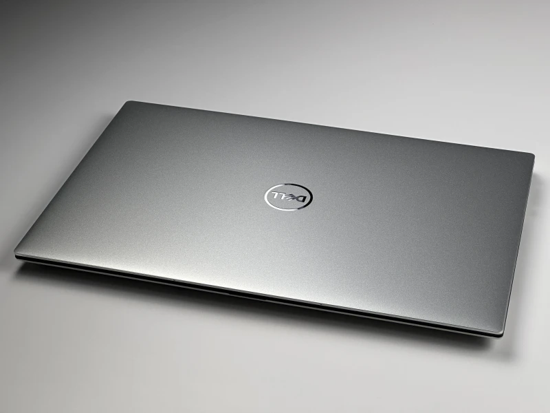 Dell XPS 15 9510 - i7-11800H, 15.6" FHD+, RTX 3050 Ti i klawiatura US. Laptop premium w aluminiowej obudowie do pracy kreatywnej i multimediów.