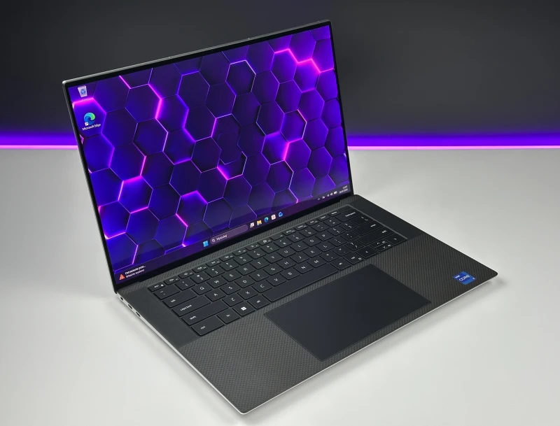 Dell XPS 15 9510 z i7-11800H, RTX 3050 Ti i dotykowym ekranem 15.6" 3.5K OLED. Elegancki laptop z aluminiową obudową i obrazem klasy premium.