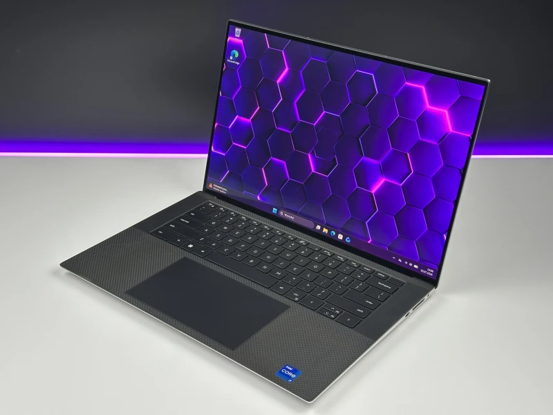 Dell XPS 15 9510 z i7-11800H, RTX 3050 Ti i dotykowym ekranem 15.6" 3.5K OLED. Elegancki laptop z aluminiową obudową i obrazem klasy premium.