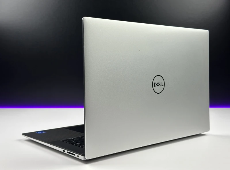 Dell XPS 15 9510 z i7-11800H, RTX 3050 Ti i dotykowym ekranem 15.6" 3.5K OLED. Elegancki laptop z aluminiową obudową i obrazem klasy premium.
