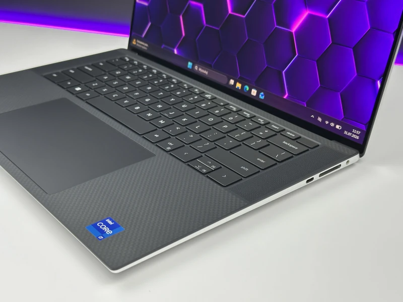 Dell XPS 15 9520 z i7-12700H, DDR5, 15.6" 3.5K OLED i RTX 3050 Ti. Laptop premium z klawiaturą US, świetnym obrazem i mocą do pracy kreatywnej.