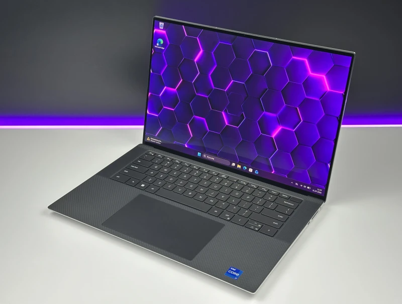 Dell XPS 15 9520 z i7-12700H, DDR5, 15.6" 3.5K OLED i RTX 3050 Ti. Laptop premium z klawiaturą US, świetnym obrazem i mocą do pracy kreatywnej.