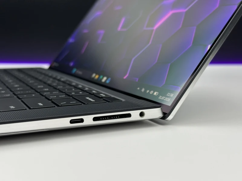 Dell XPS 15 9520 z i7-12700H, DDR5, 15.6" 3.5K OLED i RTX 3050 Ti. Laptop premium z klawiaturą US, świetnym obrazem i mocą do pracy kreatywnej.