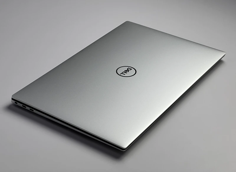 Dell XPS 15 9520 z i7-12700H, DDR5, 15.6" 3.5K OLED i RTX 3050 Ti. Laptop premium z klawiaturą US, świetnym obrazem i mocą do pracy kreatywnej.