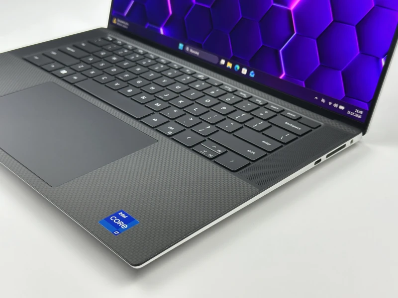 Dell XPS 15 9520 z i7-12700H i RTX 3050 łączy mobilność z mocą. Ekran FHD+ 15,6" zapewnia komfort pracy i świetną jakość obrazu. Wejdź do LF!