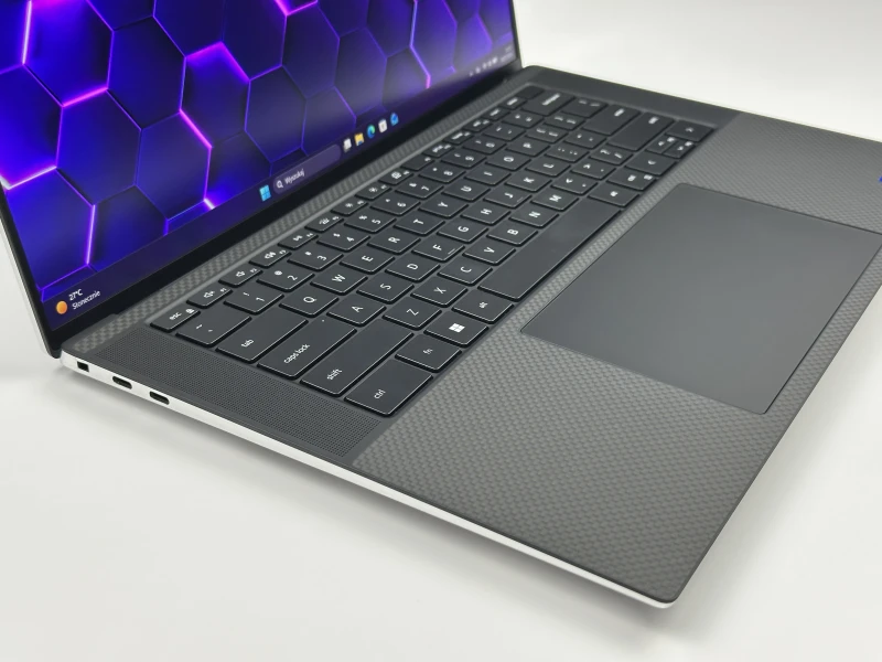 Dell XPS 15 9520 z i7-12700H i RTX 3050 łączy mobilność z mocą. Ekran FHD+ 15,6" zapewnia komfort pracy i świetną jakość obrazu. Wejdź do LF!