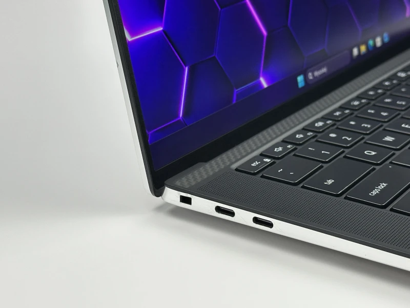 Dell XPS 15 9520 z i7-12700H i RTX 3050 łączy mobilność z mocą. Ekran FHD+ 15,6" zapewnia komfort pracy i świetną jakość obrazu. Wejdź do LF!