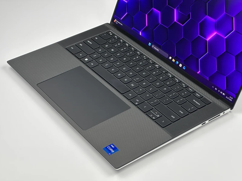Dell XPS 15 9520 z i7-12700H i RTX 3050 łączy mobilność z mocą. Ekran FHD+ 15,6" zapewnia komfort pracy i świetną jakość obrazu. Wejdź do LF!