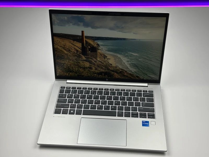 HP EliteBook 840 G10 z i5-1335U, 14" FHD+, DDR5 i LTE. Biznesowy laptop premium z ekranem 16:10, klawiaturą US i mobilnością klasy EliteBook. HP EliteBook 840 G10 z i5-1335U, 14" FHD+, DDR5 i LTE. Biznesowy laptop premium z ekranem 16:10, klawiaturą US i mobilnością klasy EliteBook.