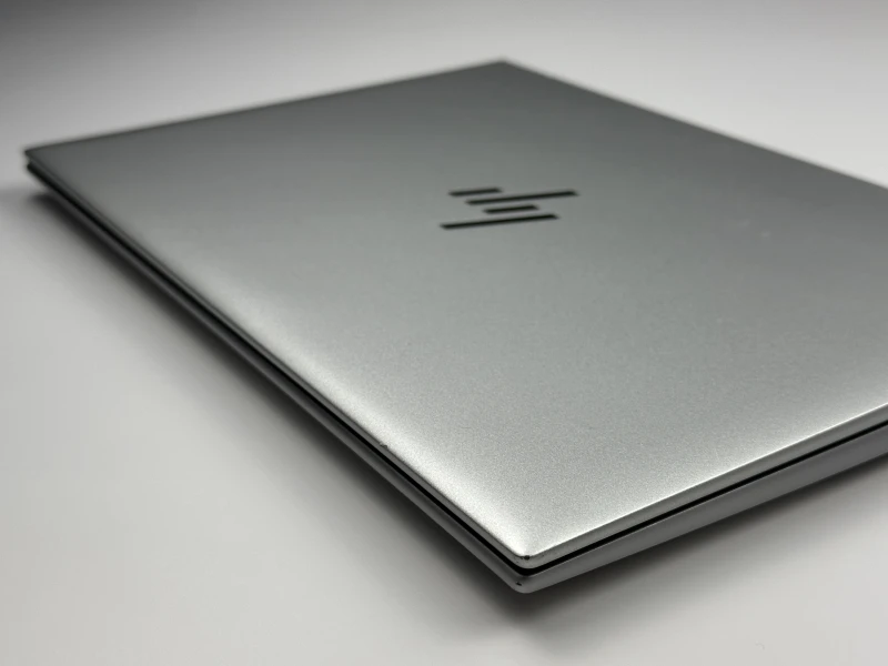 HP EliteBook 840 G10 z i5-1335U, 14" FHD+, DDR5 i LTE. Biznesowy laptop premium z ekranem 16:10, klawiaturą US i mobilnością klasy EliteBook.