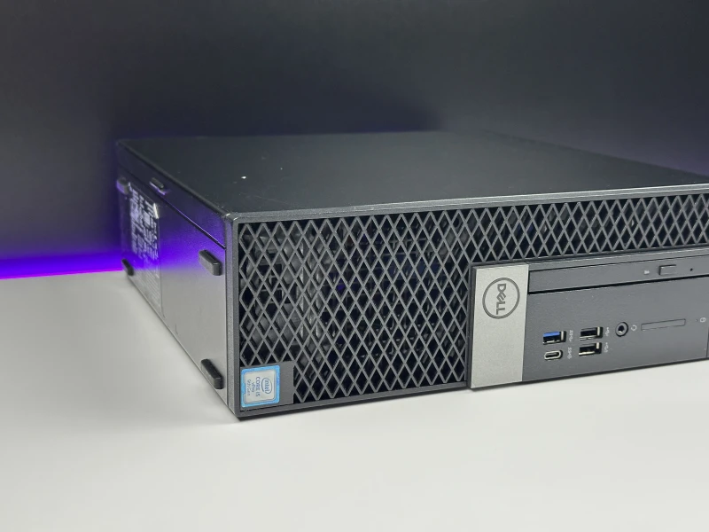 Dell OptiPlex 7070 SFF z i5-9500, zintegrowaną grafiką i napędem DVD – komputer biurowy zapewniający wydajność, niezawodność i funkcjonalność.