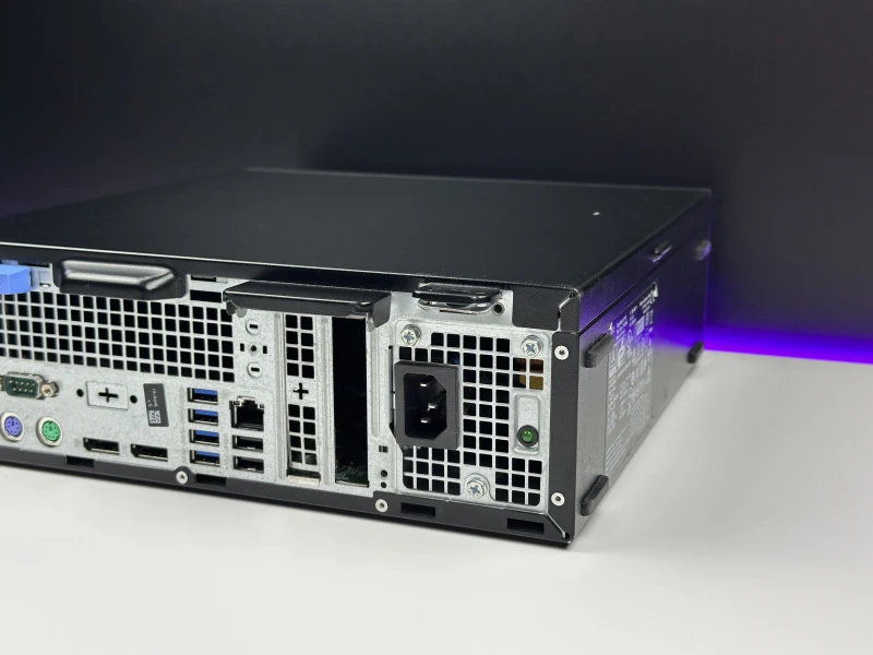 Dell OptiPlex 7070 SFF z i5-9500, zintegrowaną grafiką i napędem DVD – komputer biurowy zapewniający wydajność, niezawodność i funkcjonalność.