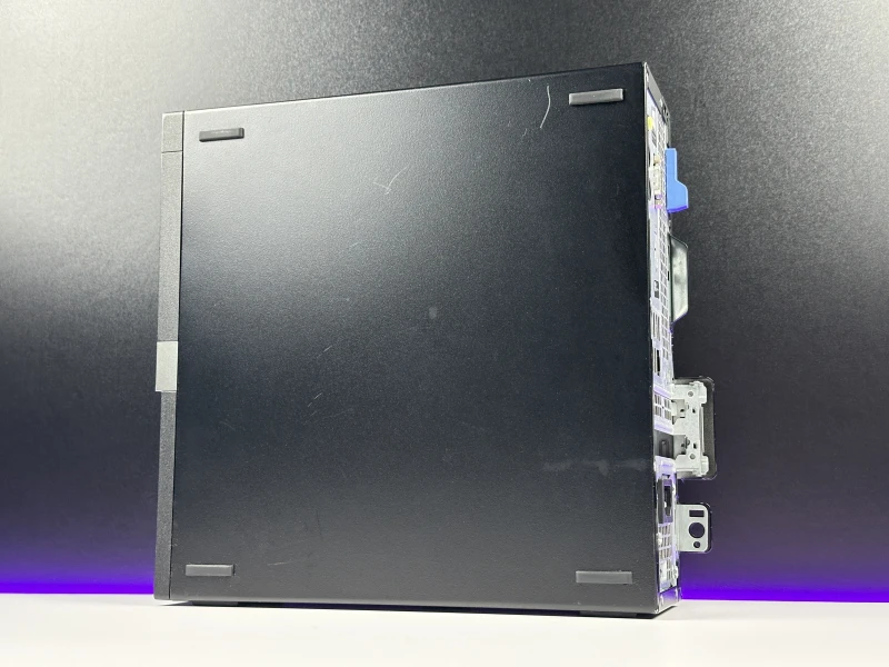 Dell OptiPlex 7070 SFF z i5-9500, zintegrowaną grafiką i napędem DVD – komputer biurowy zapewniający wydajność, niezawodność i funkcjonalność.