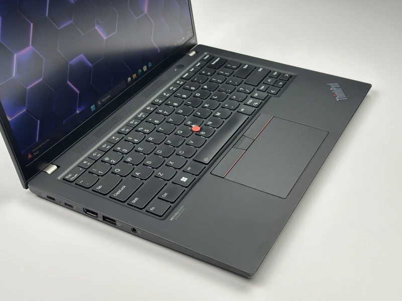 Lenovo ThinkPad T14s Gen 4 - i7-1365U, 32GB LPDDR5. Lekki ultrabook biznesowy z klawiaturą US i obsługą Wi-Fi 6E do nowoczesnej pracy mobilnej.