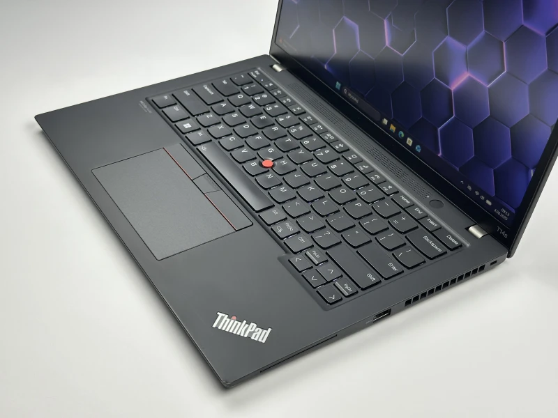 Lenovo ThinkPad T14s Gen 4 - i7-1365U, 32GB LPDDR5. Lekki ultrabook biznesowy z klawiaturą US i obsługą Wi-Fi 6E do nowoczesnej pracy mobilnej.