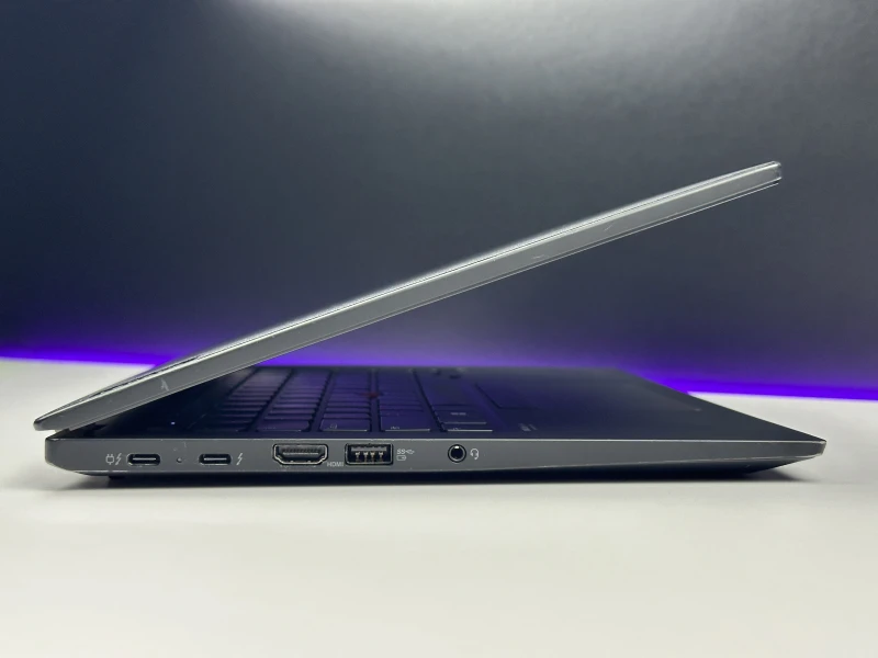 Lenovo ThinkPad T14s Gen 4 - i7-1365U, 32GB LPDDR5. Lekki ultrabook biznesowy z klawiaturą US i obsługą Wi-Fi 6E do nowoczesnej pracy mobilnej.