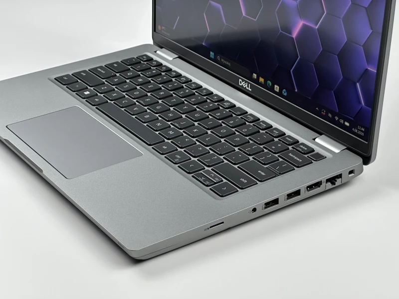 Dell Latitude 5431 z i7-1270P i ekranem FHD 14" to wydajny laptop biznesowy do pracy biurowej, mobilnej i codziennych zadań. Klawiatura QWERTY PL.