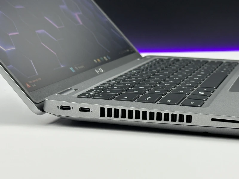 Dell Latitude 5431 z i7-1270P i ekranem FHD 14" to wydajny laptop biznesowy do pracy biurowej, mobilnej i codziennych zadań. Klawiatura QWERTY PL.