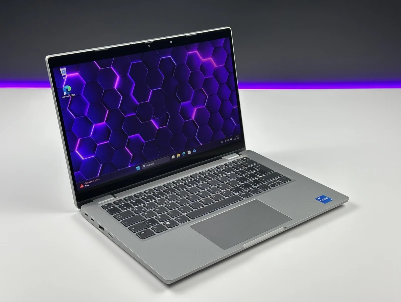 Dell Latitude 5330 2in1 i5-1245U, dotykowy 13.3" FHD – szybki laptop konwertowalny z Intel Iris Xe, idealny do pracy mobilnej, biura i multitaskingu.