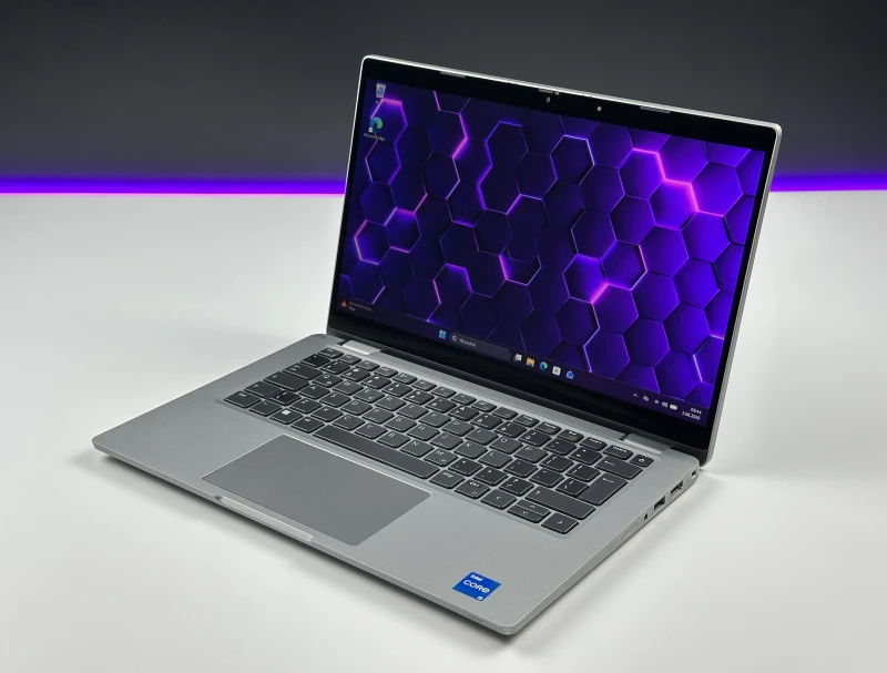 Dell Latitude 5330 2in1 i5-1245U, dotykowy 13.3" FHD – szybki laptop konwertowalny z Intel Iris Xe, idealny do pracy mobilnej, biura i multitaskingu.