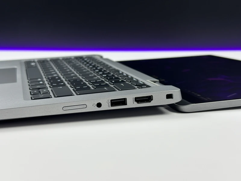 Dell Latitude 5330 2in1 i5-1245U, dotykowy 13.3" FHD – szybki laptop konwertowalny z Intel Iris Xe, idealny do pracy mobilnej, biura i multitaskingu.
