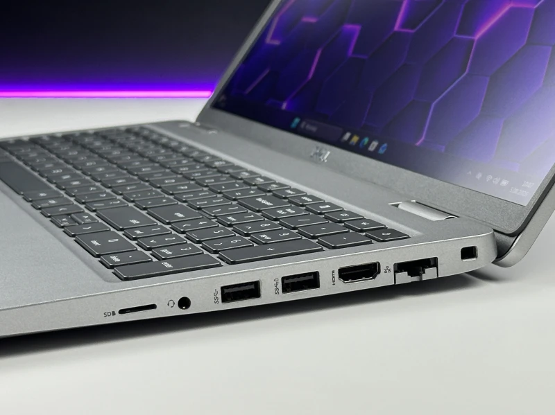 Dell Latitude 5520 z procesorem i5-1145G7, ekranem 15.6" 4K UHD, klawiaturą US. Biznesowy laptop z Thunderbolt 4 i wysoką szczegółowością obrazu.