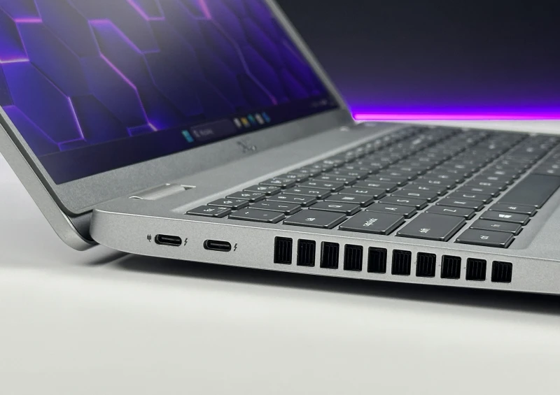 Dell Latitude 5520 z procesorem i5-1145G7, ekranem 15.6" 4K UHD, klawiaturą US. Biznesowy laptop z Thunderbolt 4 i wysoką szczegółowością obrazu.