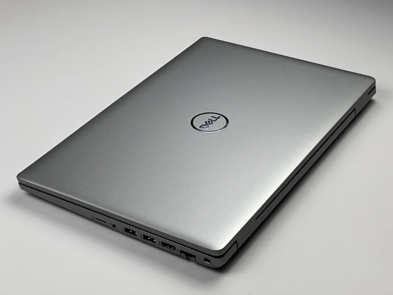 Dell Latitude 5520 z procesorem i5-1145G7, ekranem 15.6" 4K UHD, klawiaturą US. Biznesowy laptop z Thunderbolt 4 i wysoką szczegółowością obrazu.