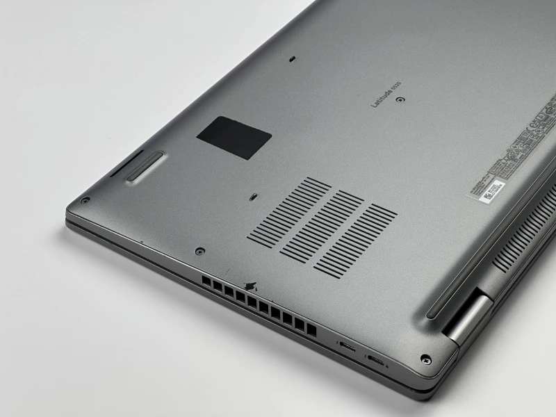 Dell Latitude 5520 z procesorem i5-1145G7, ekranem 15.6" 4K UHD, klawiaturą US. Biznesowy laptop z Thunderbolt 4 i wysoką szczegółowością obrazu.