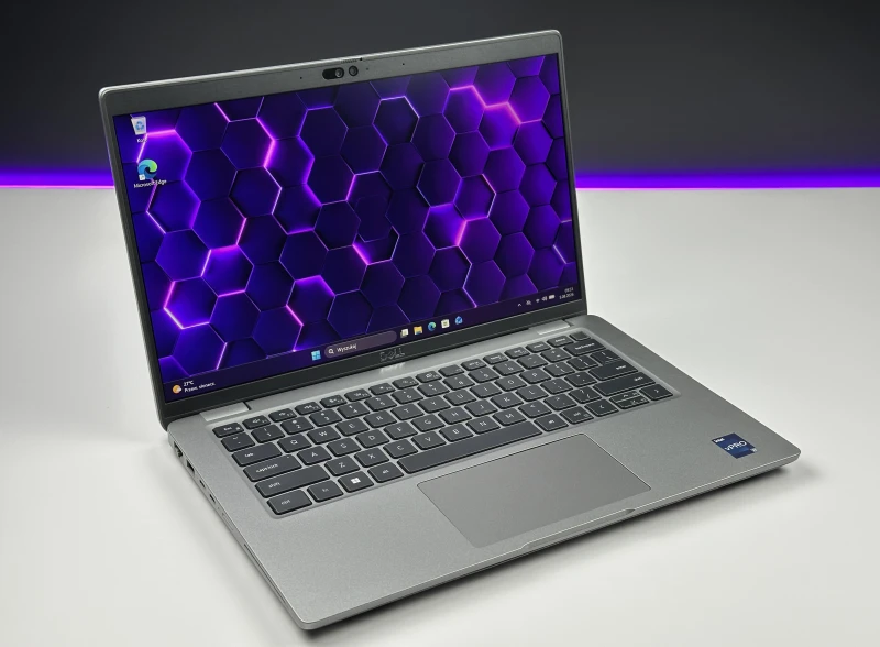 Dell Latitude 5440 z procesorem  i7-1365U, dotykowym ekranem 14" FHD. Laptop biznesowy z czytnikiem linii papilarnych, klawiaturą US i Thunderbolt 4.
