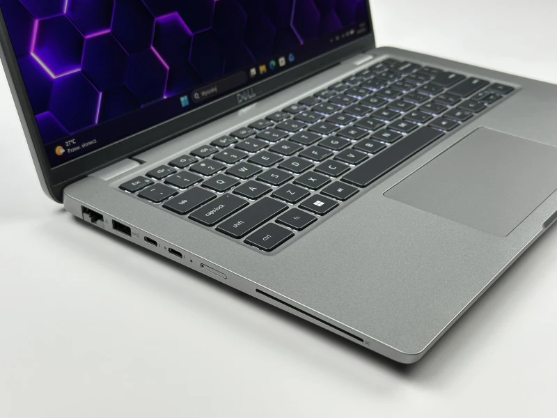 Dell Latitude 5440 z procesorem  i7-1365U, dotykowym ekranem 14" FHD. Laptop biznesowy z czytnikiem linii papilarnych, klawiaturą US i Thunderbolt 4.