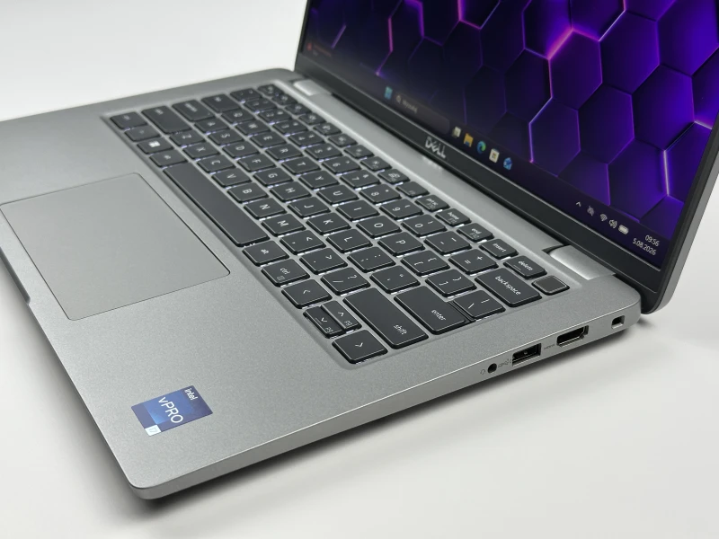 Dell Latitude 5440 z procesorem  i7-1365U, dotykowym ekranem 14" FHD. Laptop biznesowy z czytnikiem linii papilarnych, klawiaturą US i Thunderbolt 4.